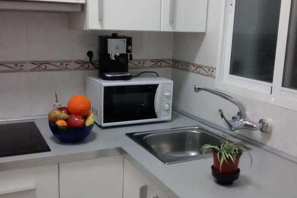 A kitchen or kitchenette at Apartamento La flor de Mayo
