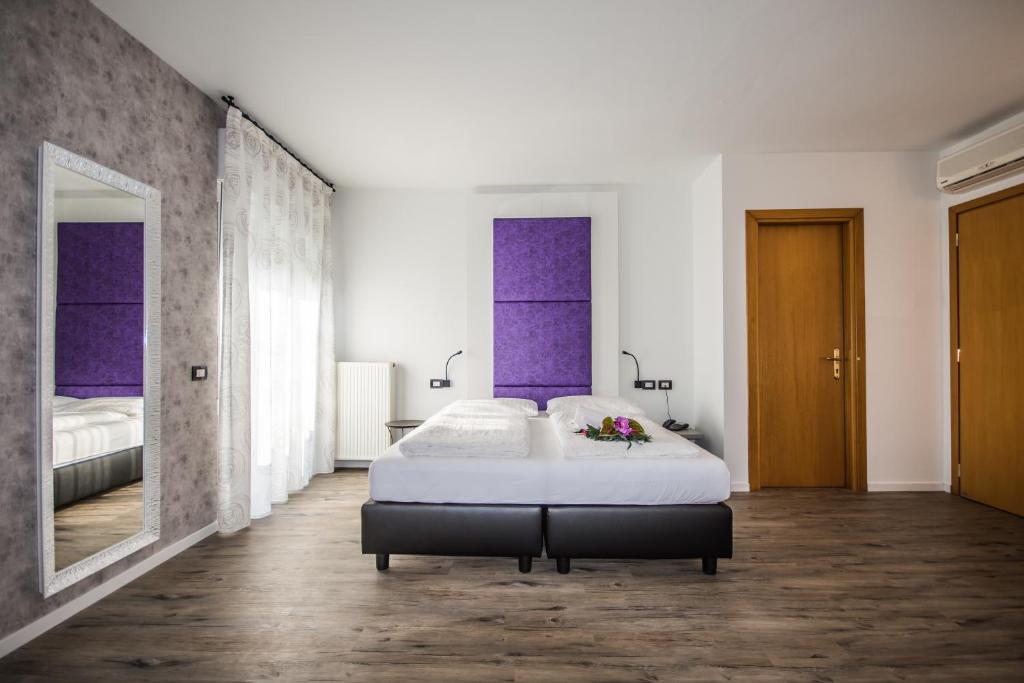 Postel nebo postele na pokoji v ubytování Hotel Eden