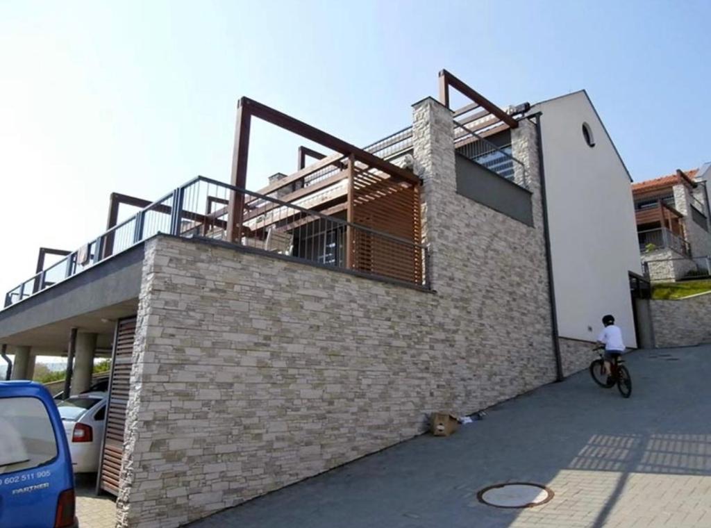 Budova, kde se apartmán nachází