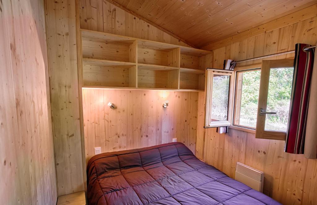 Postel nebo postele na pokoji v ubytování Camping des Gaves