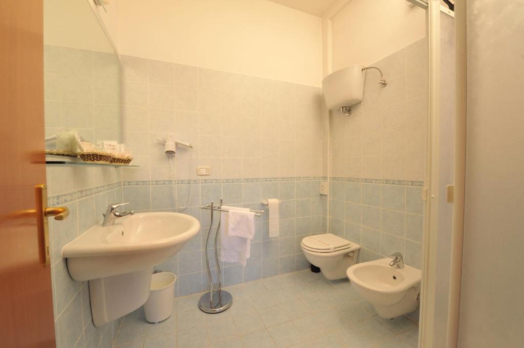 Koupelna v ubytování Hotel Astor