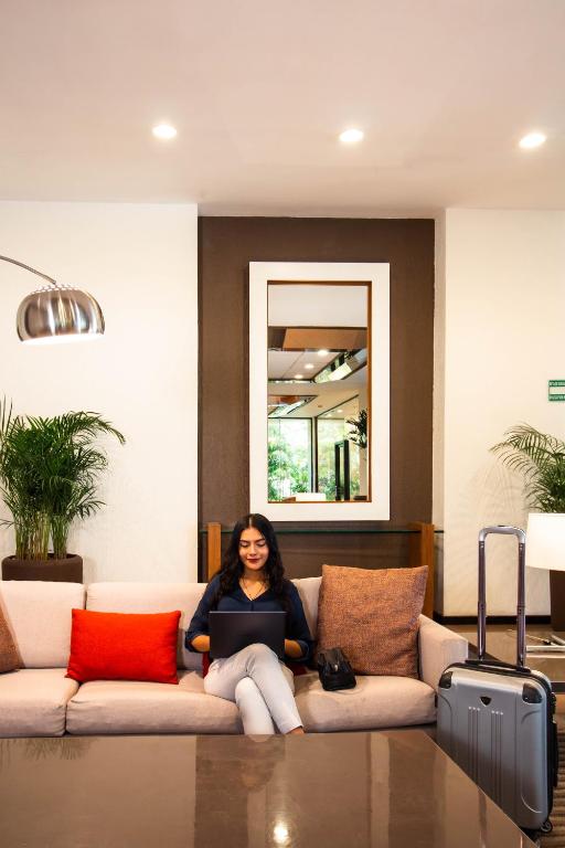 Posezení v ubytování Hotel Guadalajara Plaza Expo
