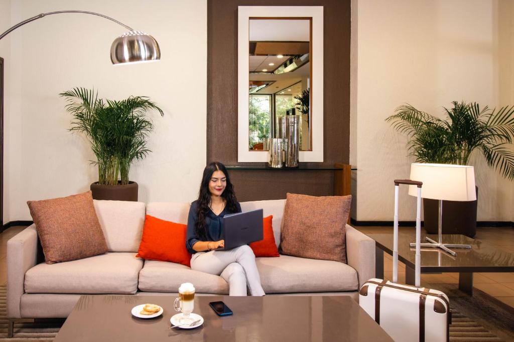 Posezení v ubytování Hotel Guadalajara Plaza Expo