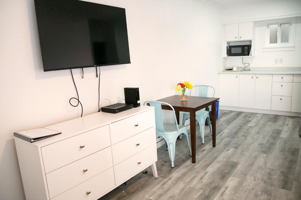 Kuchyň nebo kuchyňský kout v ubytování Westview Centre Motel Ltd