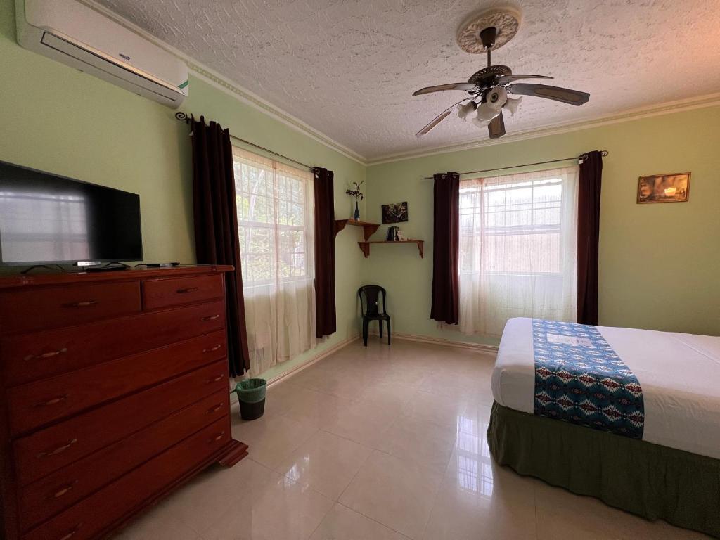 All Nations Guest House - Superior Queen Room