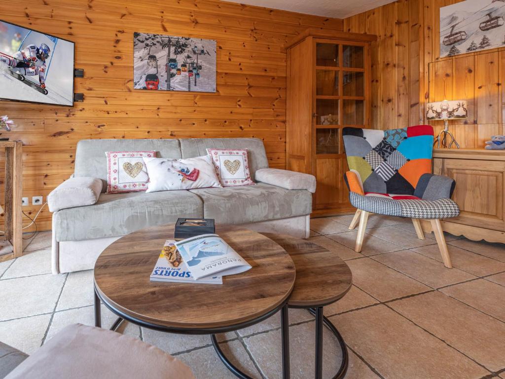 a living room with a couch and a table and chairs at Appartement Huez, 2 pièces, 5 personnes - FR-1-645-17 in LʼHuez