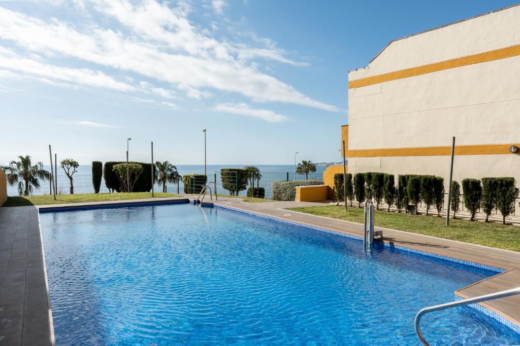 Bazén v ubytování Beachside Retreat with Private Terrace nebo v jeho okolí