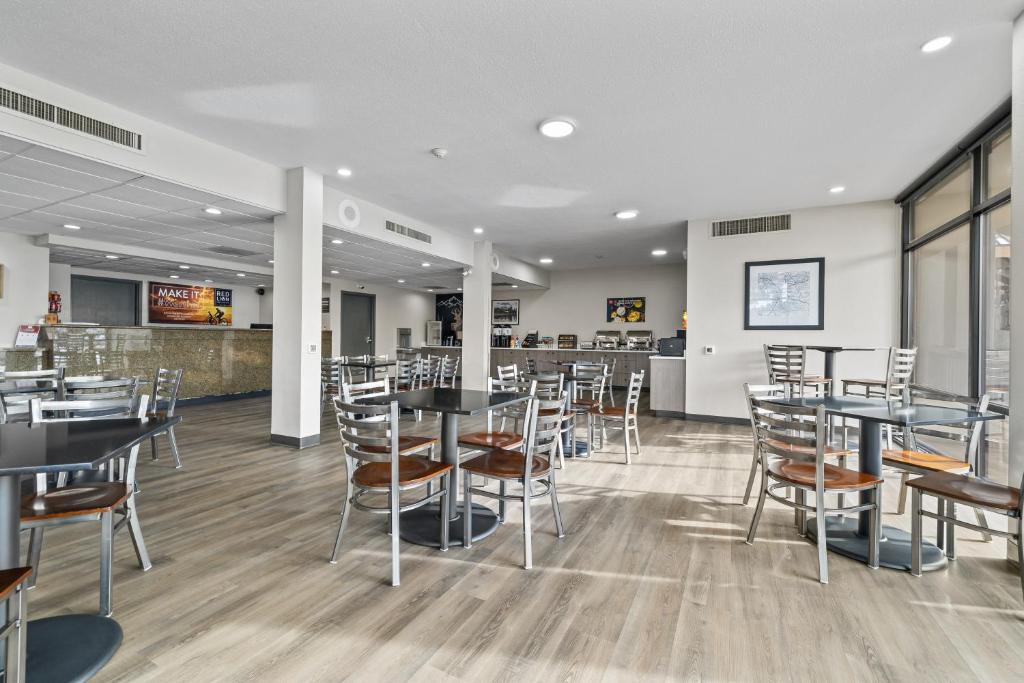 Restaurace v ubytování Red Lion Inn & Suites Deschutes River - Bend