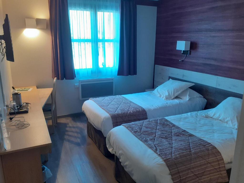 Postel nebo postele na pokoji v ubytování Logis Le Luth