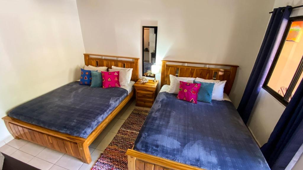 Katil atau katil-katil dalam bilik di Roxy's Bed & Breakfast