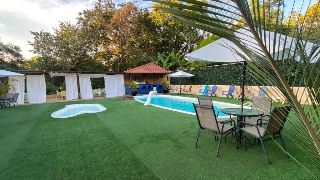 Kolam renang di atau dekat dengan Roxy's Bed & Breakfast