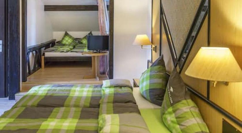 Hotel zur Post Dabringhausen - Quiet Business Hotel near Cologne and Dusseldorf Trade Fairs - Habitación Cuádruple Con Baño