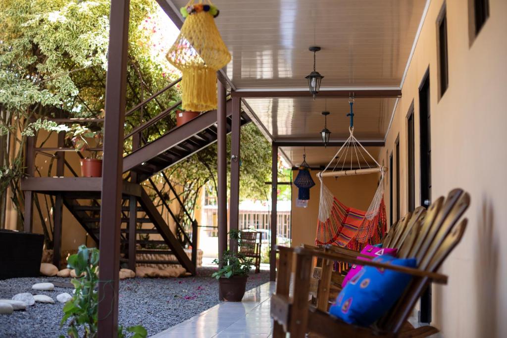 Balkoni atau teres di Roxy's Bed & Breakfast