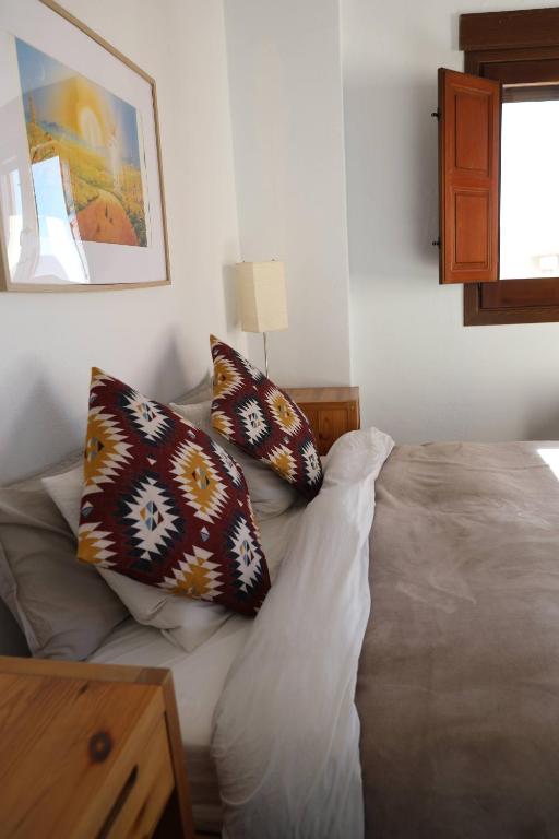 Posteľ alebo postele v izbe v ubytovaní Casa corasol, a cozy, comfy, 2BR house- panoramic view and rooftop