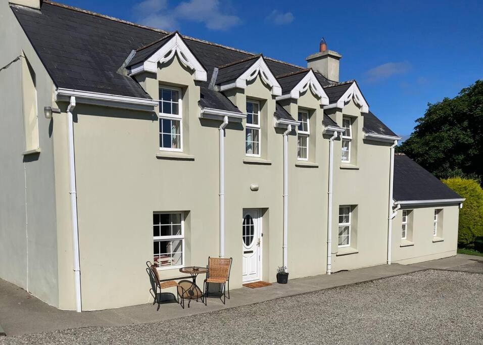 Tòa nhà nơi nhà nghỉ dưỡng tọa lạc