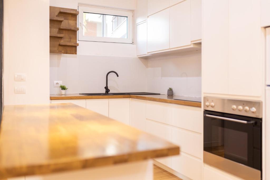 Exclusive 2 Bedrooms Apartment - Image 3