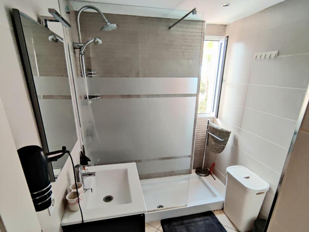 Koupelna v ubytování Minerva 1-Bedroom close to the beach park etc