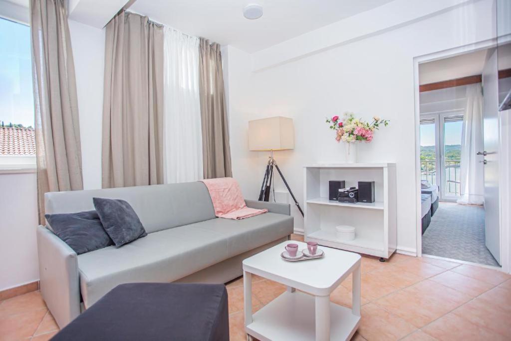 Posezení v ubytování Hotel Lumbarda
