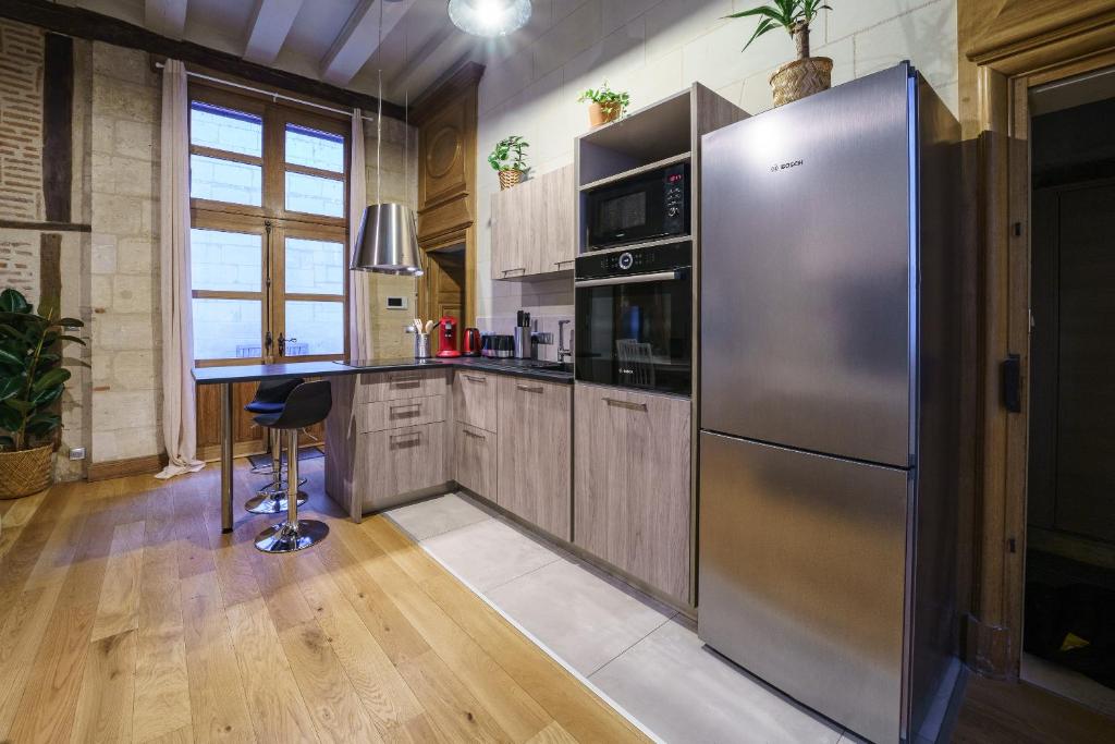 Kuchyň nebo kuchyňský kout v ubytování La cour du grand marché