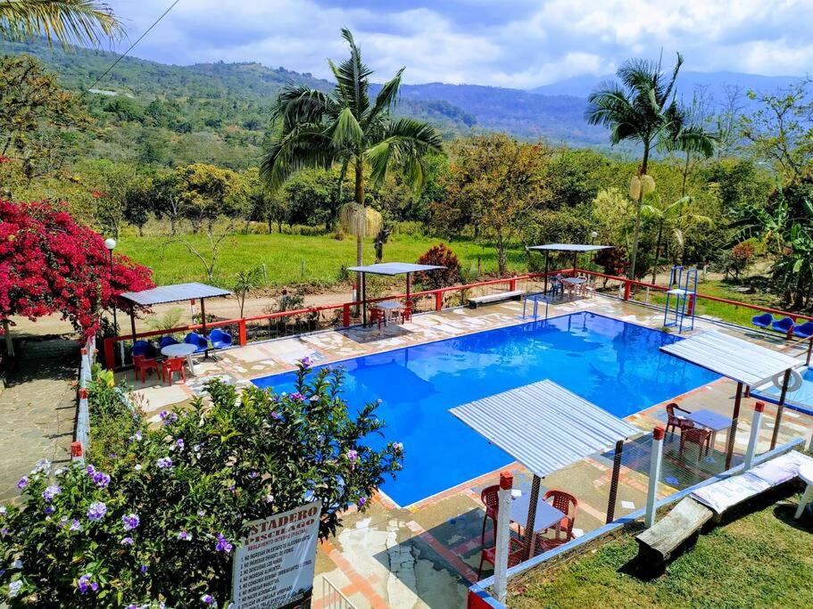 A view of the pool at Agradable casa de campo con piscina, campo de tejo or nearby