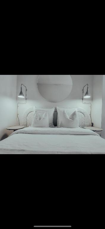 Poste&#x13E; alebo postele v izbe v ubytovan&iacute; Suite Onega