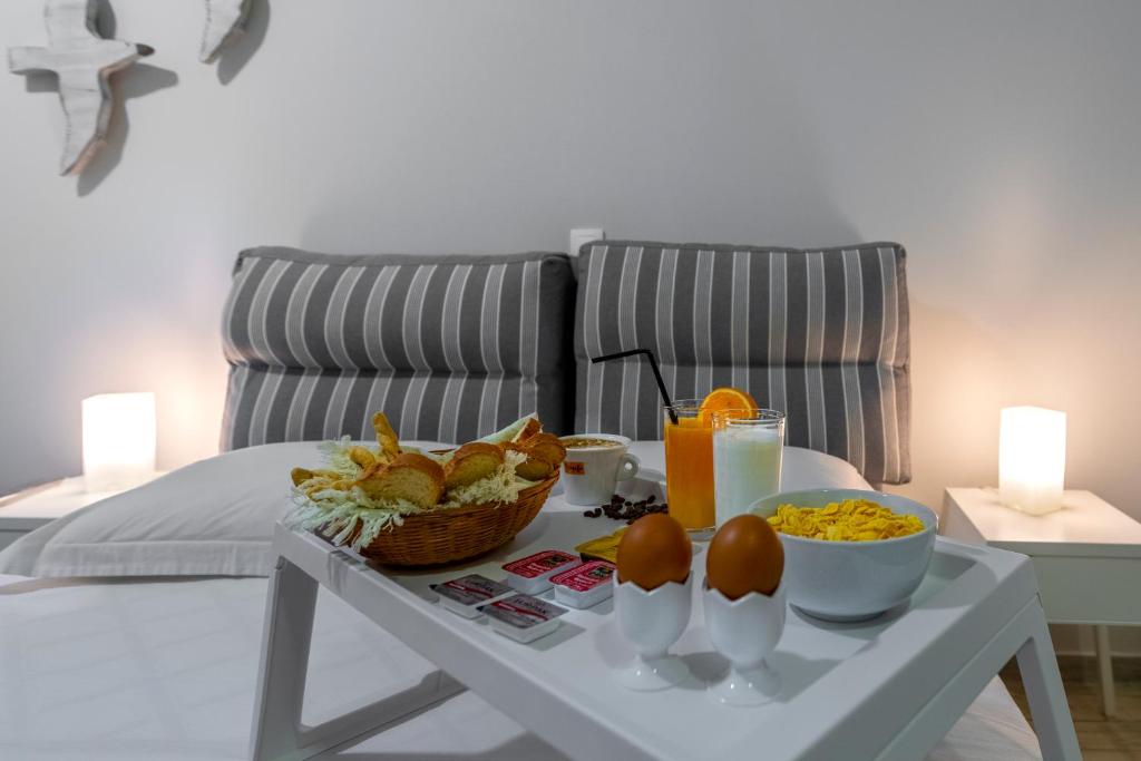 Comfort Stay Airport Studios - FREE shuttle from the Athens airport - Deluxe Triple Room