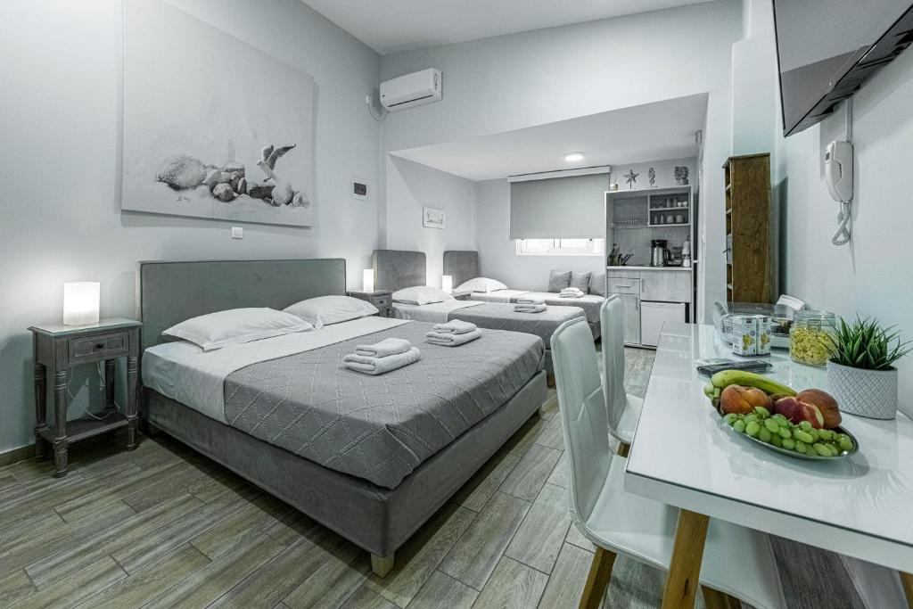 Comfort Stay Airport Studios - FREE shuttle from the Athens airport - Deluxe Quadruple Room