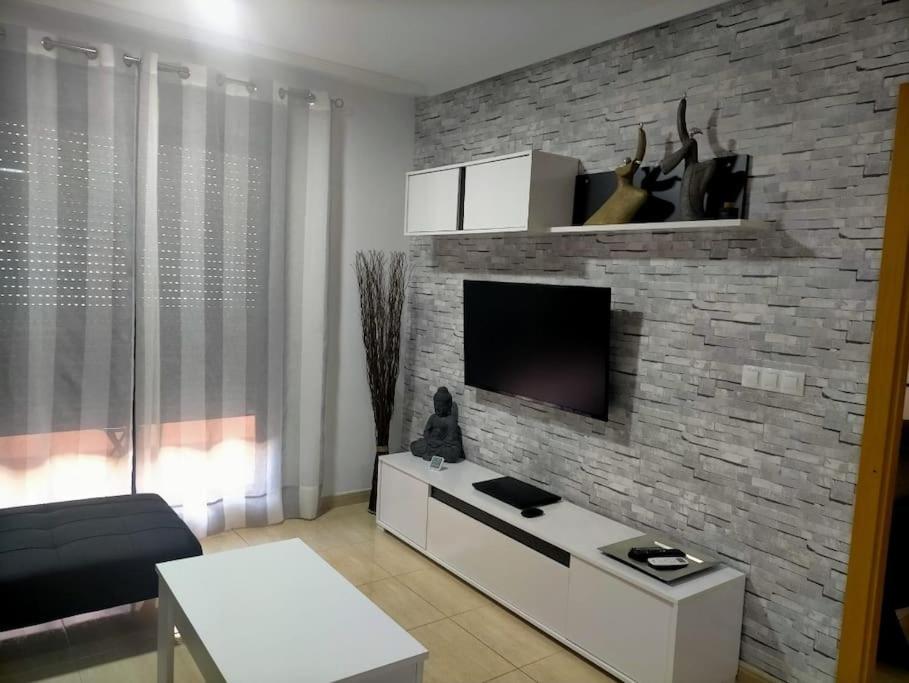 Televízia a/alebo spoločenská miestnosť v ubytovaní Apartamento Moderno con PISCINA Garaje Wifi AC