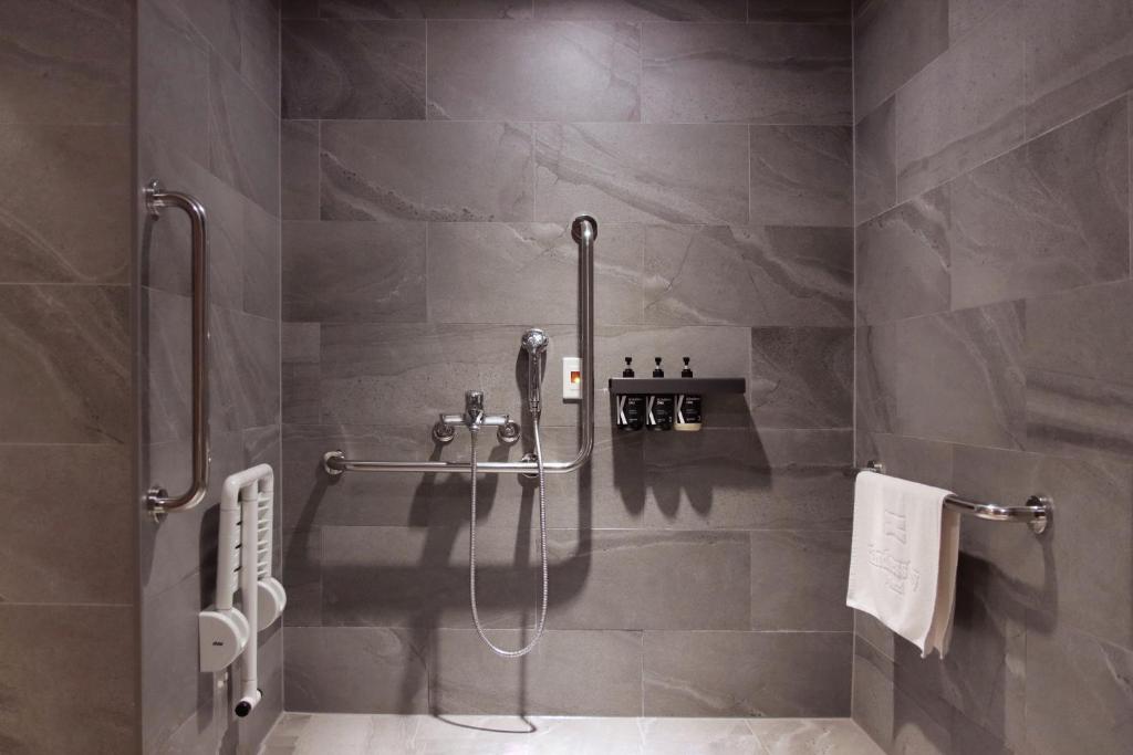 Koupelna v ubytování Kindness Day Hotel