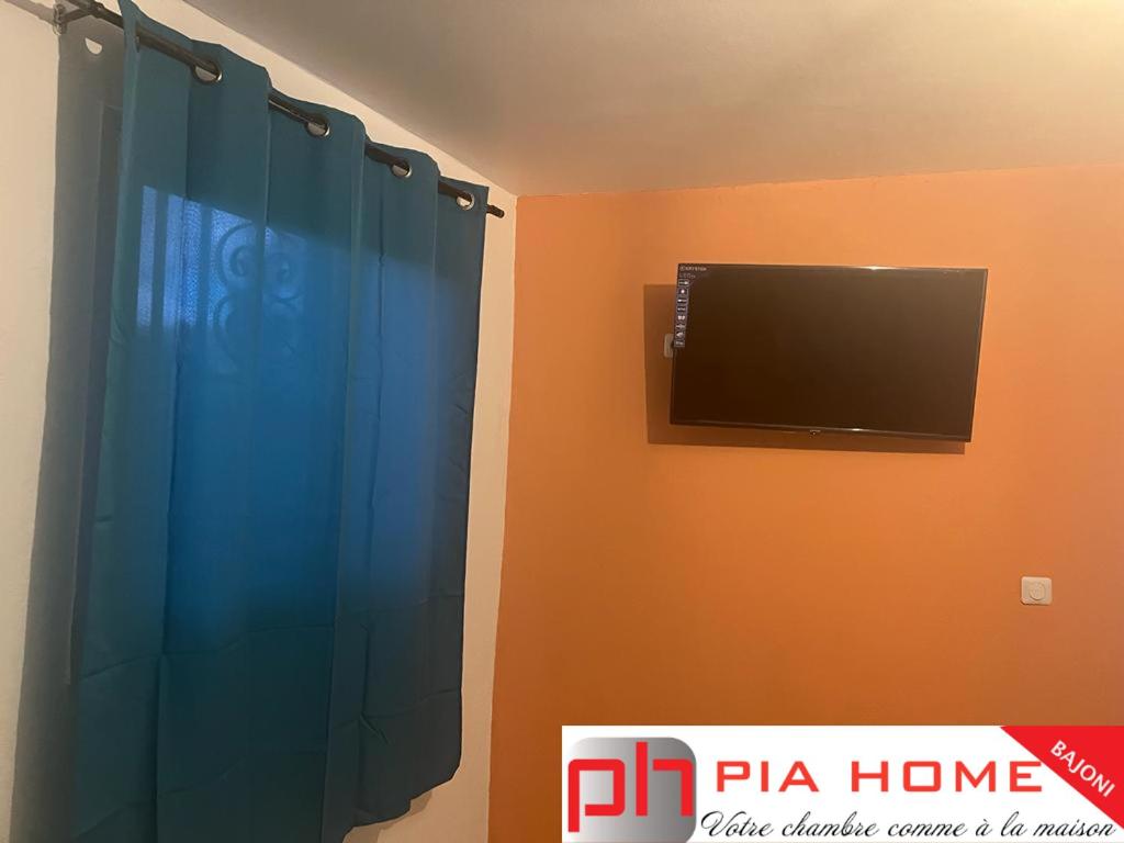 En tv och/eller ett underhållningssystem på PIA HOME Le Bajoni