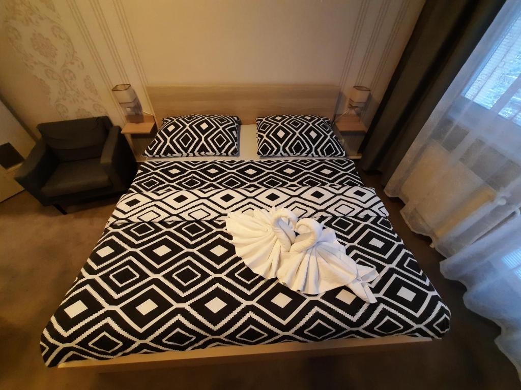Łóżko lub łóżka w pokoju w obiekcie Hotel Boršičanka