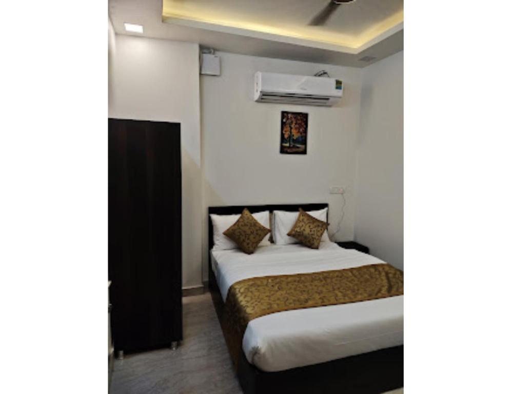 a bedroom with a bed in a room at Royal Galaxy, Narnaul in Nārnaul