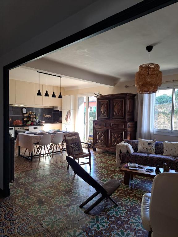 Fotografia z galérie ubytovania Chez Annie appartement familial avec jardin et garage v destinácii Sète
