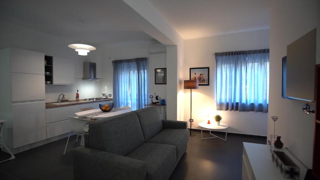 a living room with a couch and a kitchen at Mi Tierra Luxury Apartments in Palermo