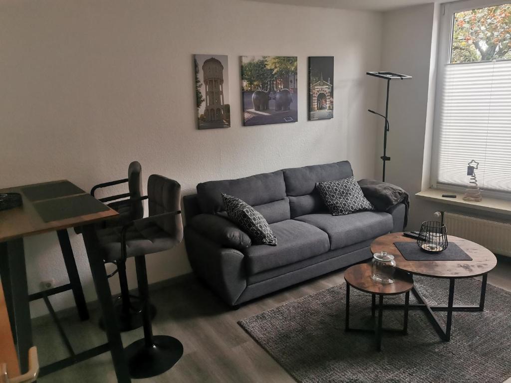 a living room with a couch and a table at Ferienwohnung Lüttje Delftblick in Emden