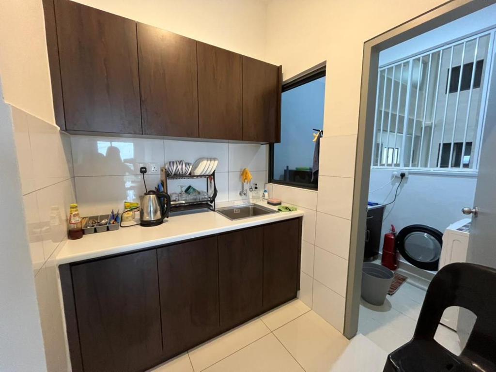 Traders Garden , cheras Trader square 3 bedroom Balakong serdang的厨房或小厨房