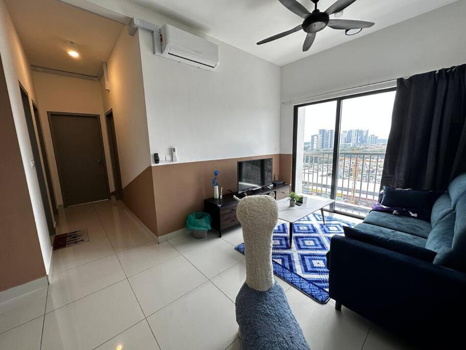 Traders Garden , cheras Trader square 3 bedroom Balakong serdang的休息区