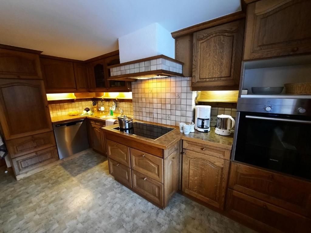 A kitchen or kitchenette at Apartment Dekker