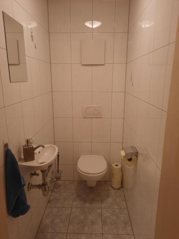 A bathroom at Apartment Dekker