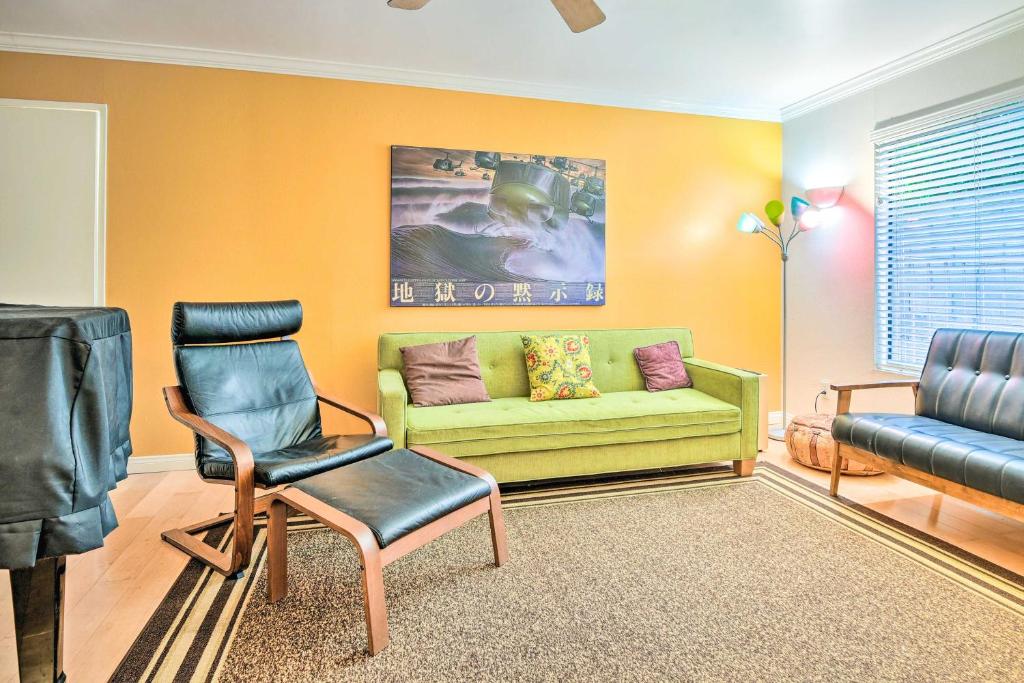 a living room with a green couch and a chair at Santa Monica Townhome - Close to Beach! in Los Angeles