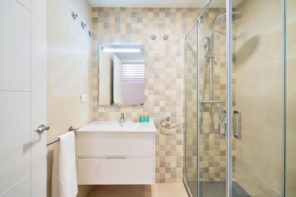 Kúpeľňa v ubytovaní Del Parque Flats Estudio Capuchinos