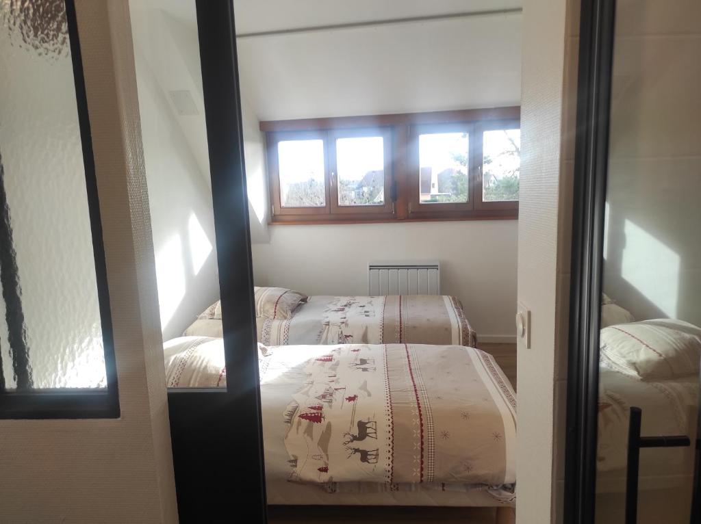 Posteľ alebo postele v izbe v ubytovaní GÎTE D’EMMA