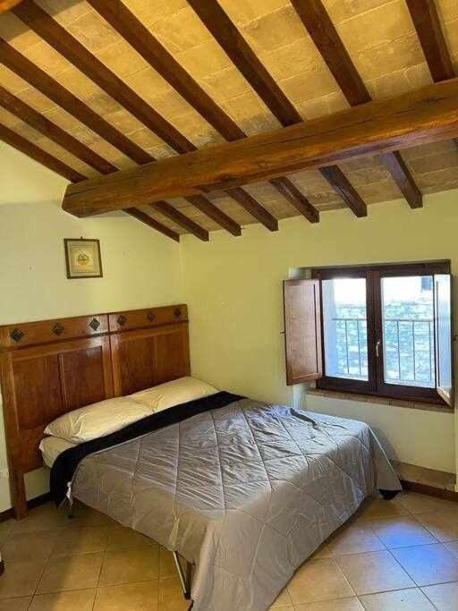 Łóżko lub łóżka w pokoju w obiekcie Appartamenti Sole alle Torri