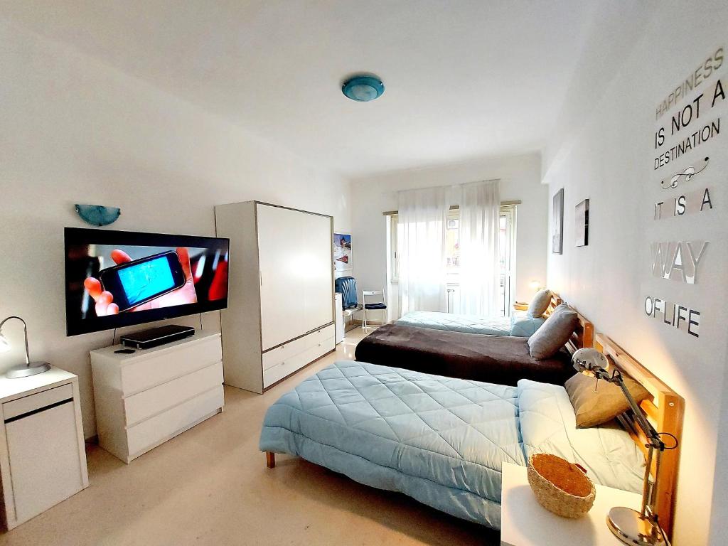Televízia a/alebo spoločenská miestnosť v ubytovaní Emilio's Home