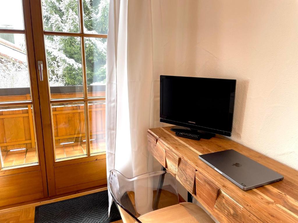 TV a/nebo společenská místnost v ubytování Landhaus Obermaiselstein "THE VIEW"