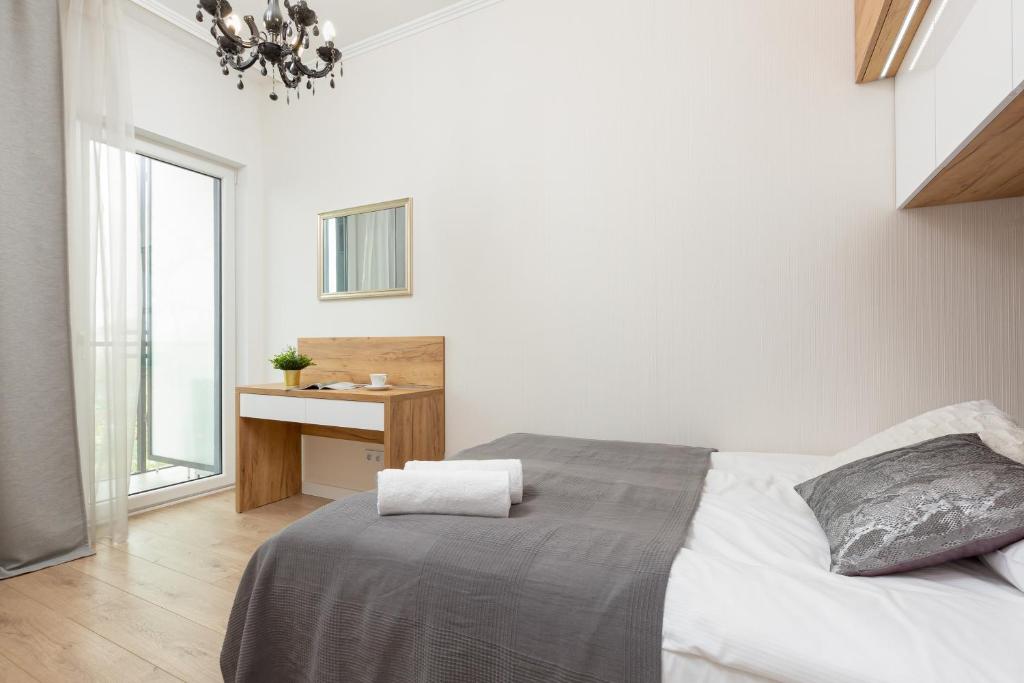 Posteľ alebo postele v izbe v ubytovaní Central Business District Warsaw Apartments by Noclegi Renters