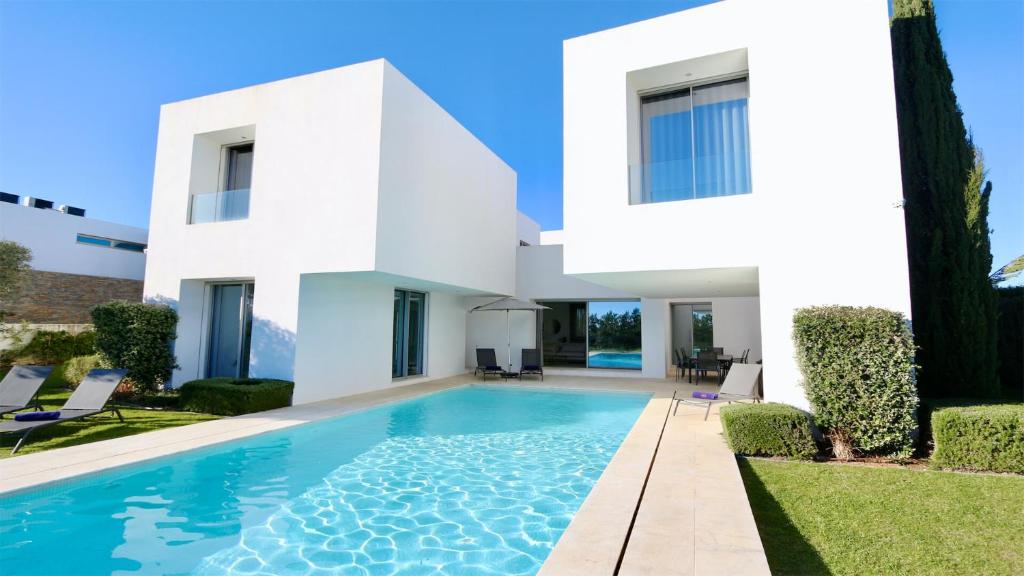 Villa BEA - Luxury Villa with Private Pool heated optional, Jacuzzi, Golf Views by Clever Details