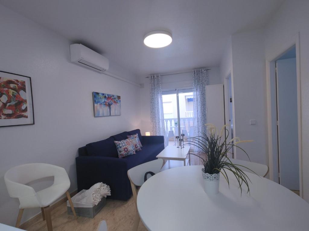 Posedenie v ubytovaní 2 Bedroom Apartment Torrevieja 100 m to Playa De Los Locos ,Pool