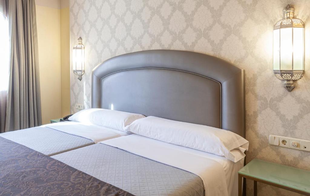 Postel nebo postele na pokoji v ubytování Hotel Macià Alfaros