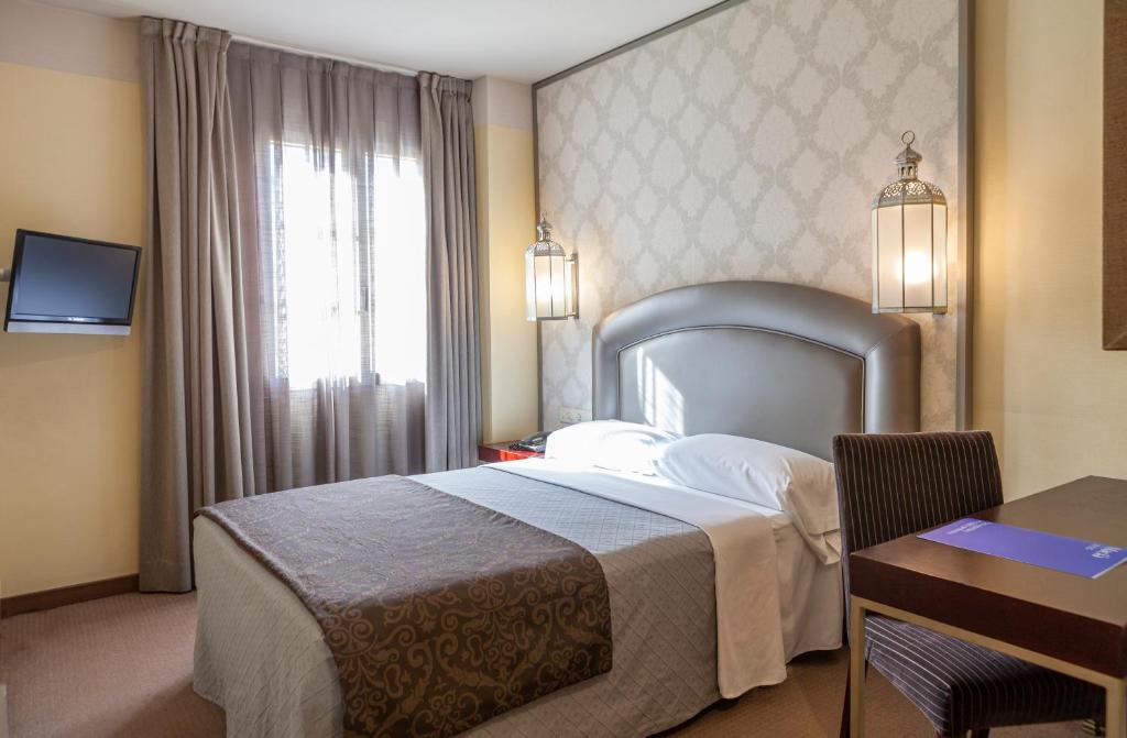 Hotel Macià Alfaros - Resim 36